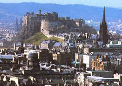 город Эдинбург. Панорама Эдинбурга и вид на замок