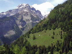 горы в районе курорта Кранс-Монтана, швейцария